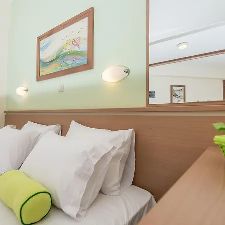 雄伟酒店 - 仅限成人 酒店