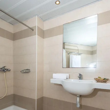 Hotel Majestic - Adults Only 3*