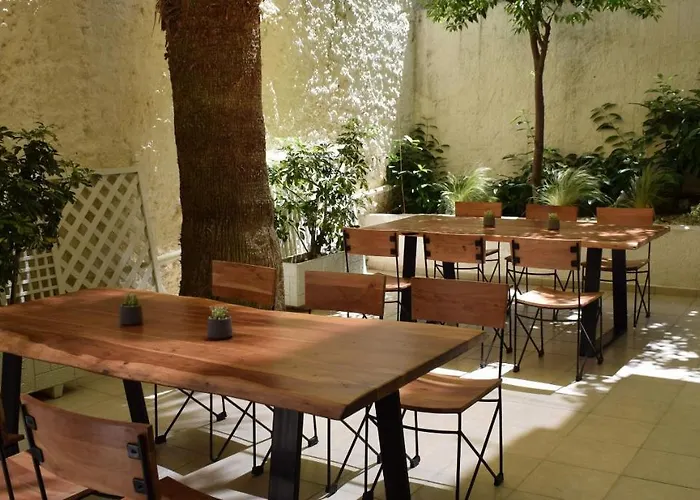 雄伟酒店 - 仅限成人