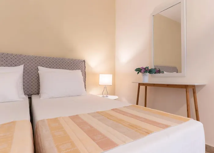 雄伟酒店 - 仅限成人 酒店