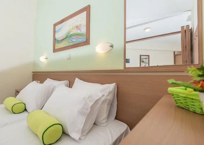 雄伟酒店 - 仅限成人 酒店