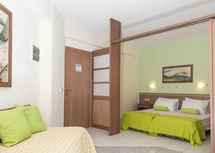 雄伟酒店 - 仅限成人