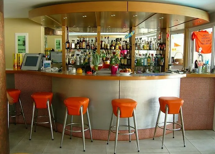 雄伟酒店 - 仅限成人